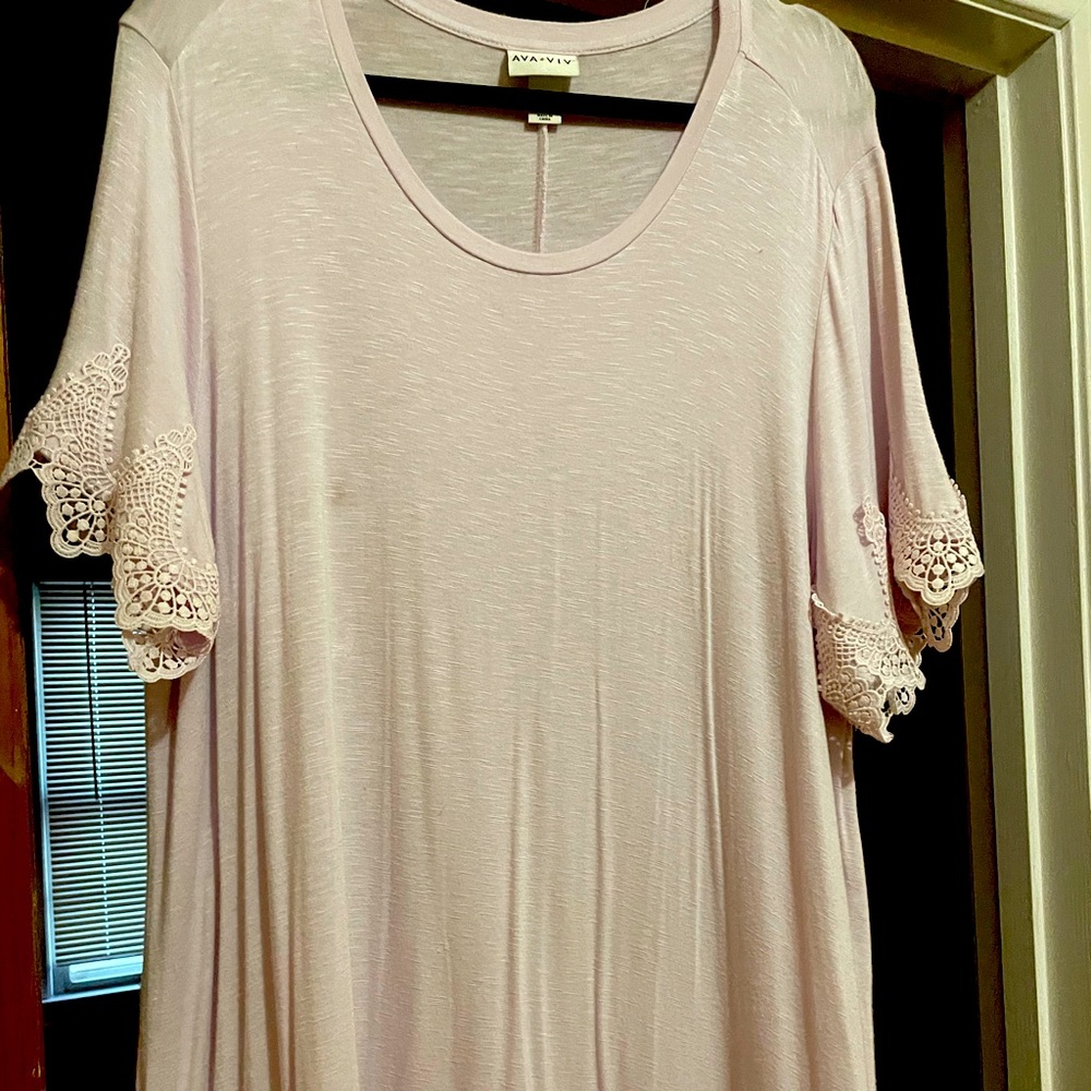 Ava & ViV 2x Lavender Lace Short Sleeve Top (Barely Worn)